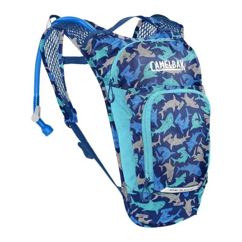 Mochila de hidratación CamelBak Mini M.U.L.E. para niños senderistas.