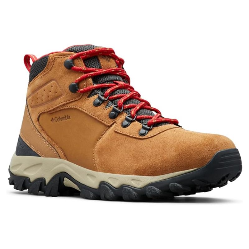 Bota Columbia Newton Ridge Plus II impermeable para senderismo ligero.