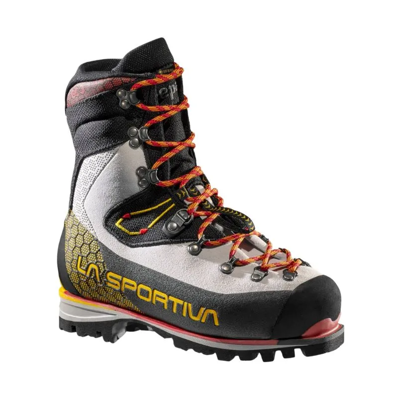 La Sportiva Nepal Cube GTX mujer, bota técnica para alta montaña invernal.