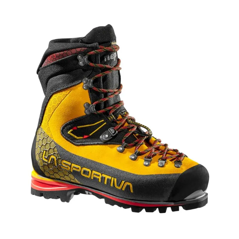 Bota rígida La Sportiva Nepal Cube GTX para alpinismo invernal y hielo.
