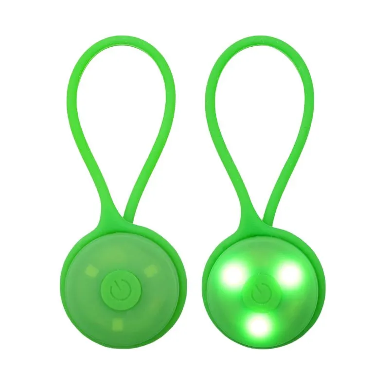 Luz de seguridad intermitente para mochila infantil de montaña.