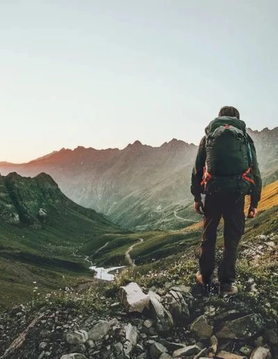 senderista haciendo trekking